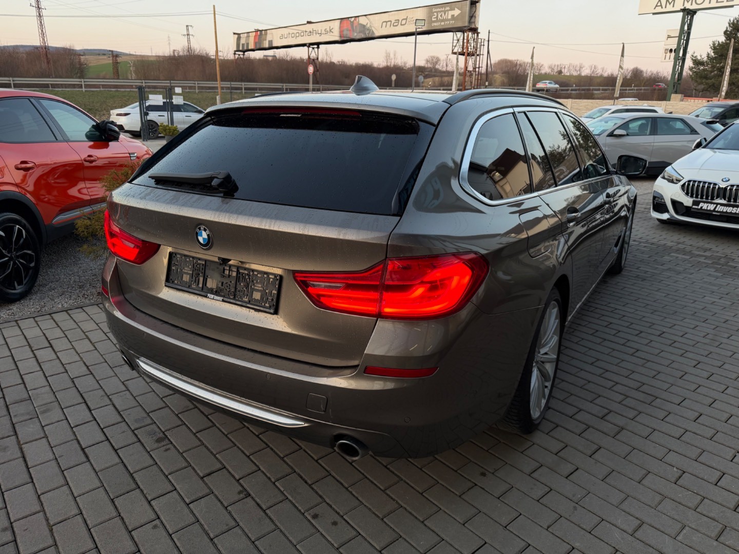 BMW Rad 5 Touring 530d  x-Drive A/T Luxury line *ŤAŽNÉ*