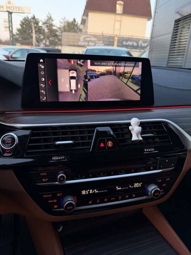 BMW Rad 5 Touring 530d  x-Drive A/T Luxury line *ŤAŽNÉ*