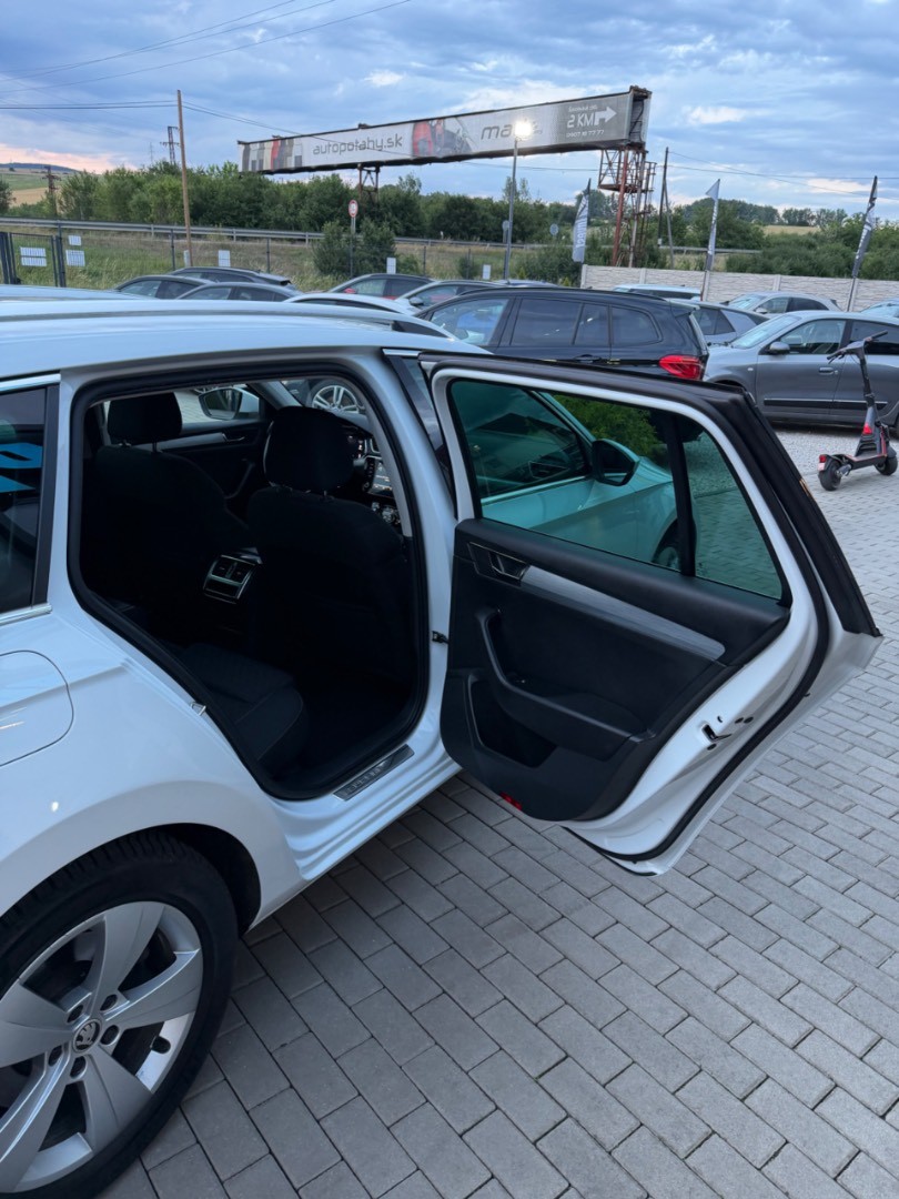 Škoda Superb Combi 2.0TDi DSG Style VIRTUAL-KAMERA