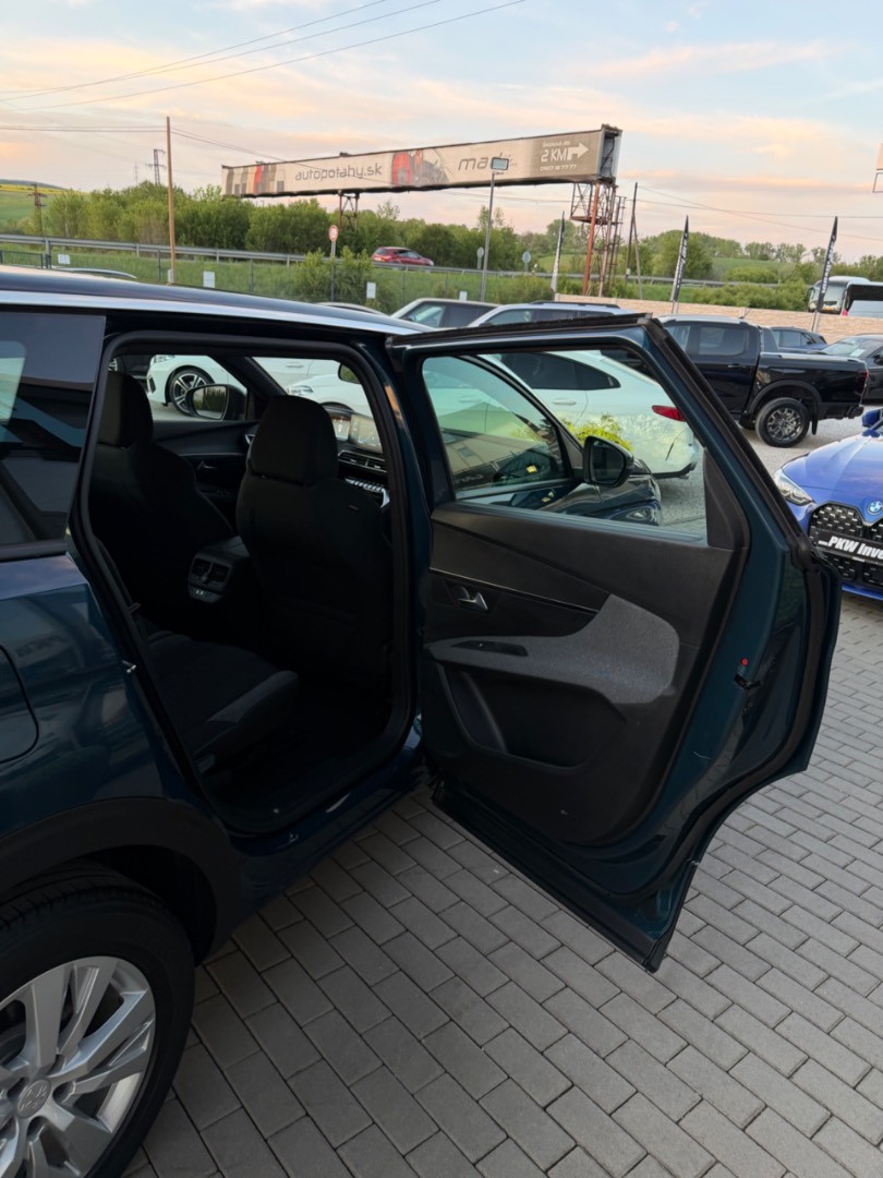 Peugeot 5008 1.5BlueHDi 130PS A/T 7-MIESTNE Allure Edition