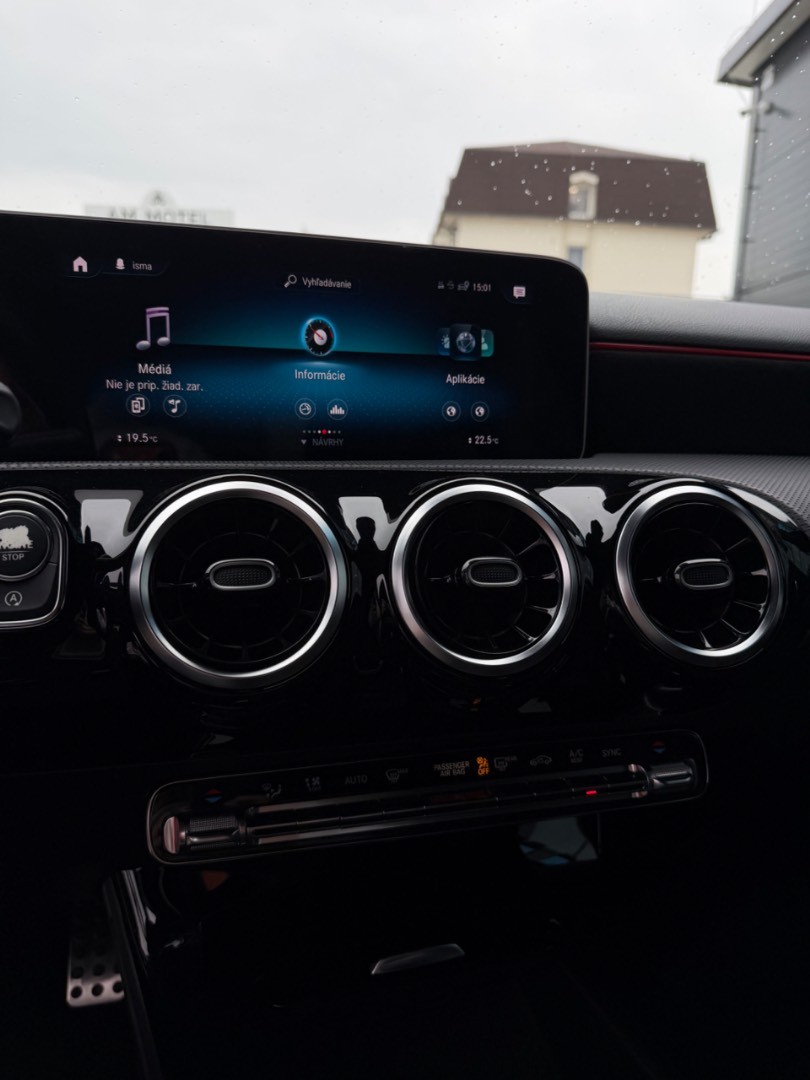 Mercedes-Benz A trieda 180d /T AMG line