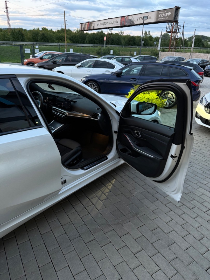 BMW Rad 3 320d mHEV x-Drive A/T M-Sport *PLNÁ ZÁRUKA*