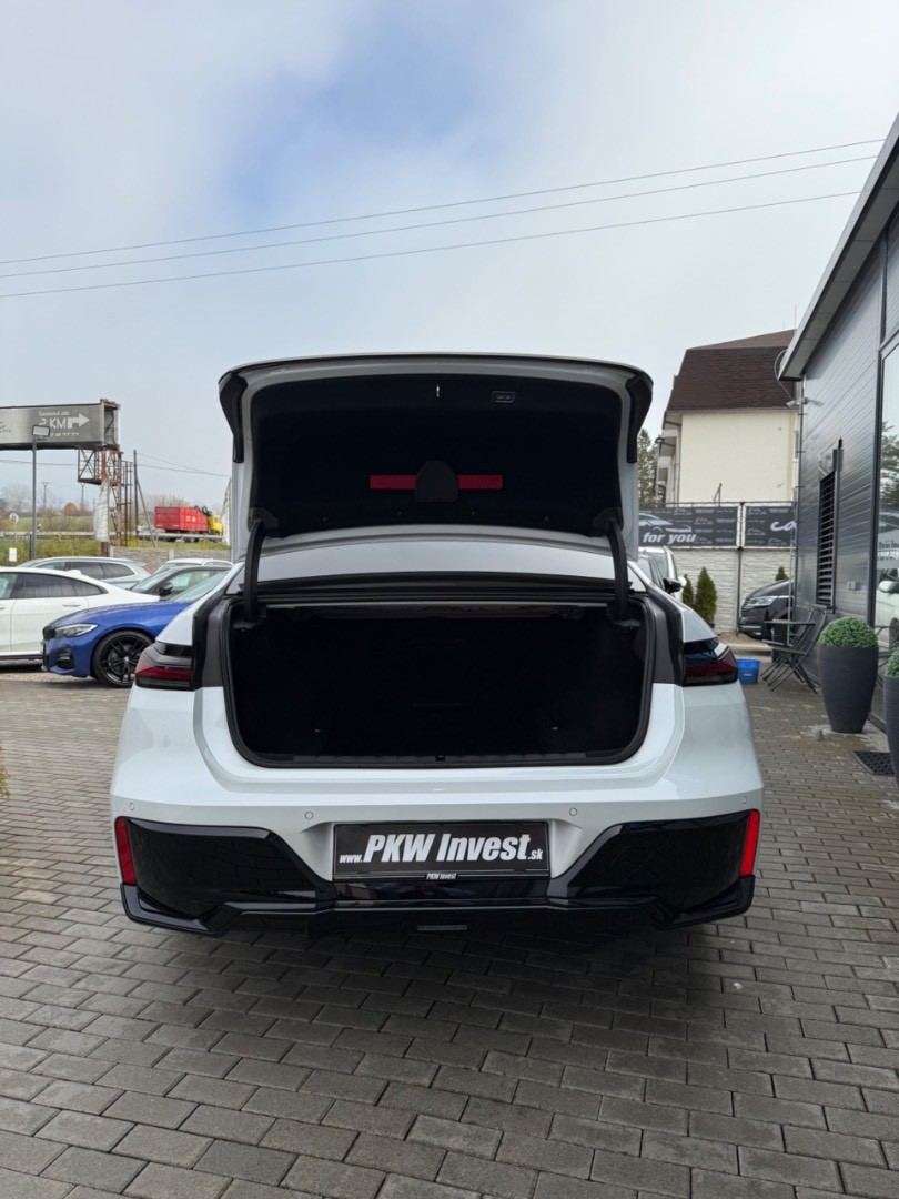 BMW Rad 7 740d mHEV x-Drive A/T Individual Edition SK ŠPZ