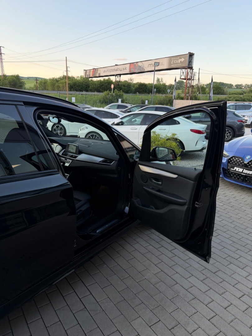 BMW Rad 2 Gran Tourer 218i   A/T M-Sport 7M Black line