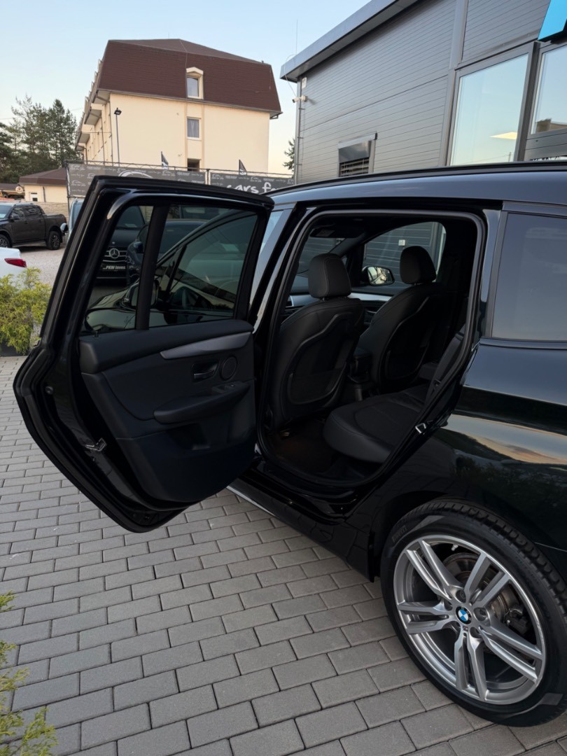 BMW Rad 2 Gran Tourer 218i   A/T M-Sport 7M Black line