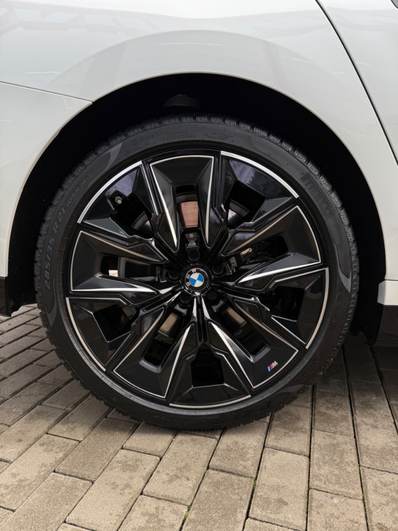 BMW Rad 7 740d mHEV x-Drive A/T Individual Edition SK ŠPZ