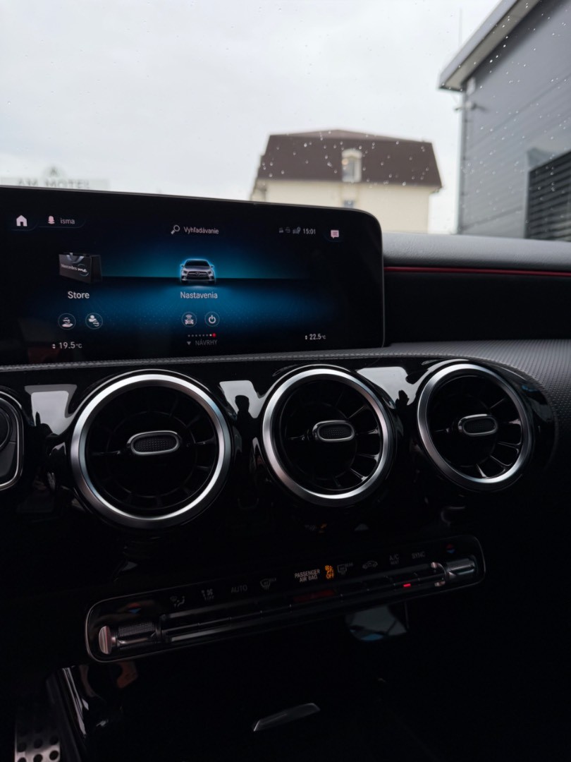 Mercedes-Benz A trieda 180d /T AMG line