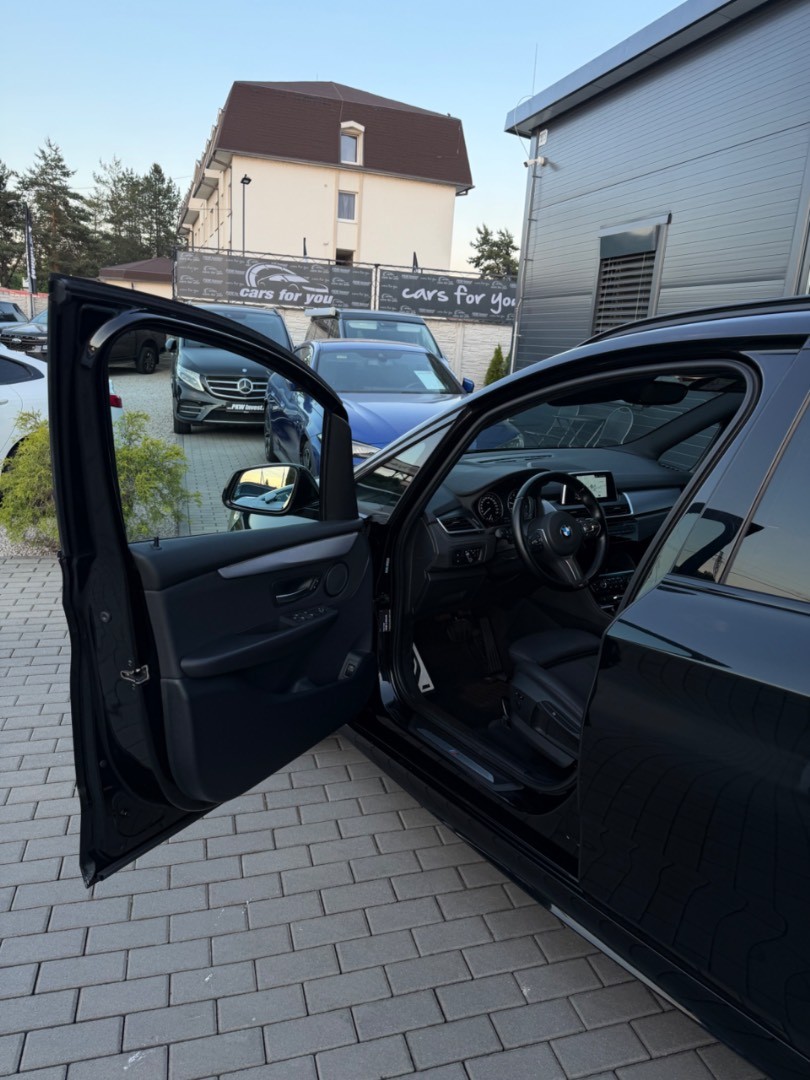 BMW Rad 2 Gran Tourer 218i   A/T M-Sport 7M Black line