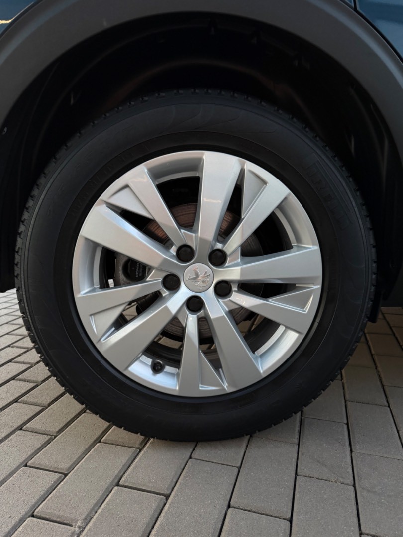 Peugeot 5008 1.5BlueHDi 130PS A/T 7-MIESTNE Allure Edition