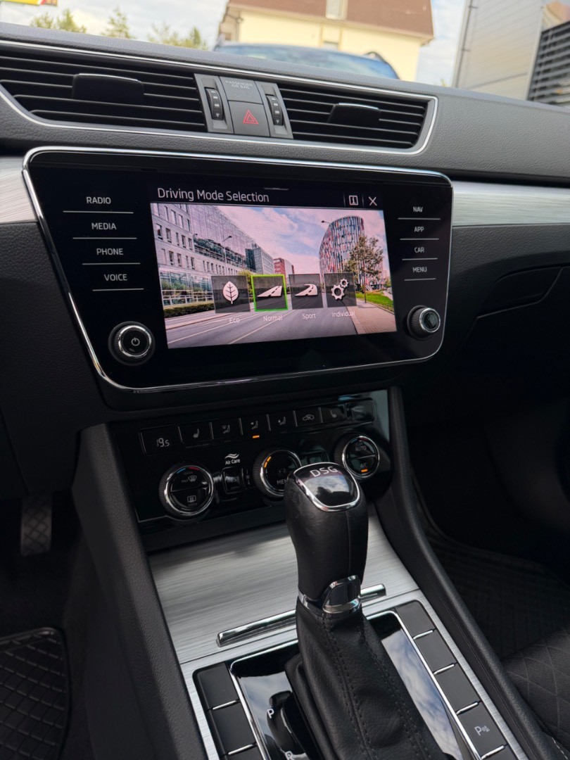 Škoda Superb Combi 2.0TDi DSG Style SK ŠPZ