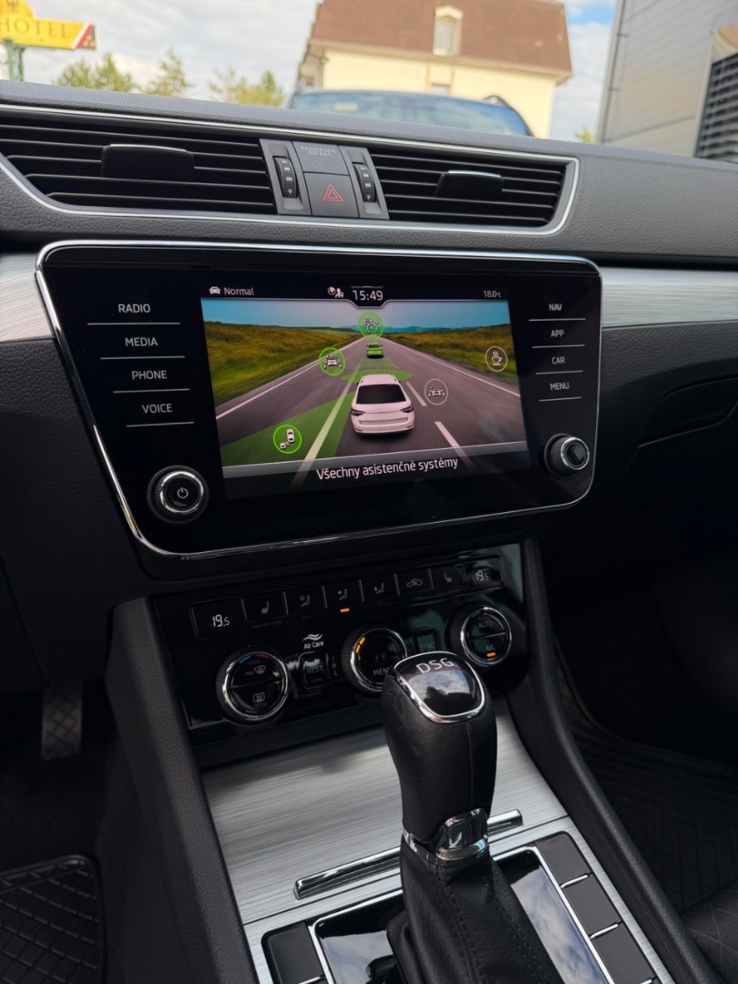 Škoda Superb Combi 2.0TDi DSG Style SK ŠPZ