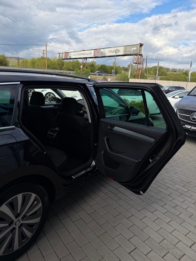 Škoda Superb Combi 2.0TDi DSG Style SK ŠPZ