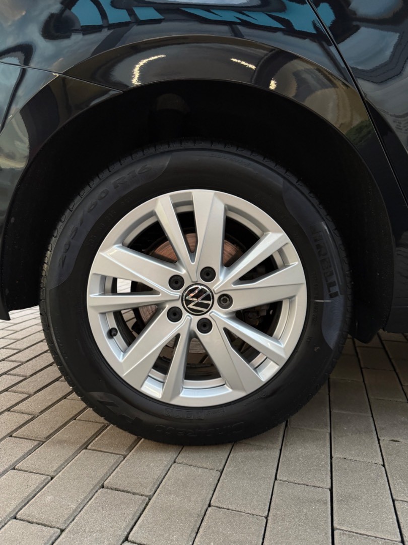 Volkswagen Touran 2.0TDi DSG Highline 7MIESTNY *ŤAŽNÉ*
