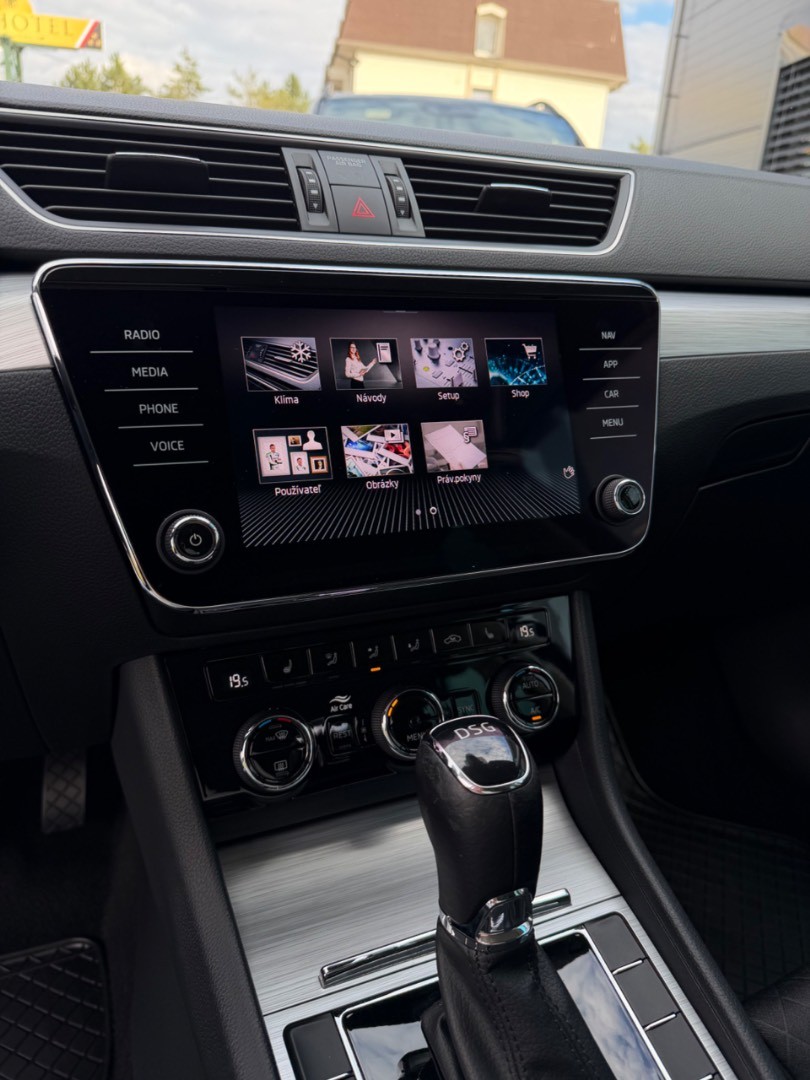 Škoda Superb Combi 2.0TDi DSG Style SK ŠPZ