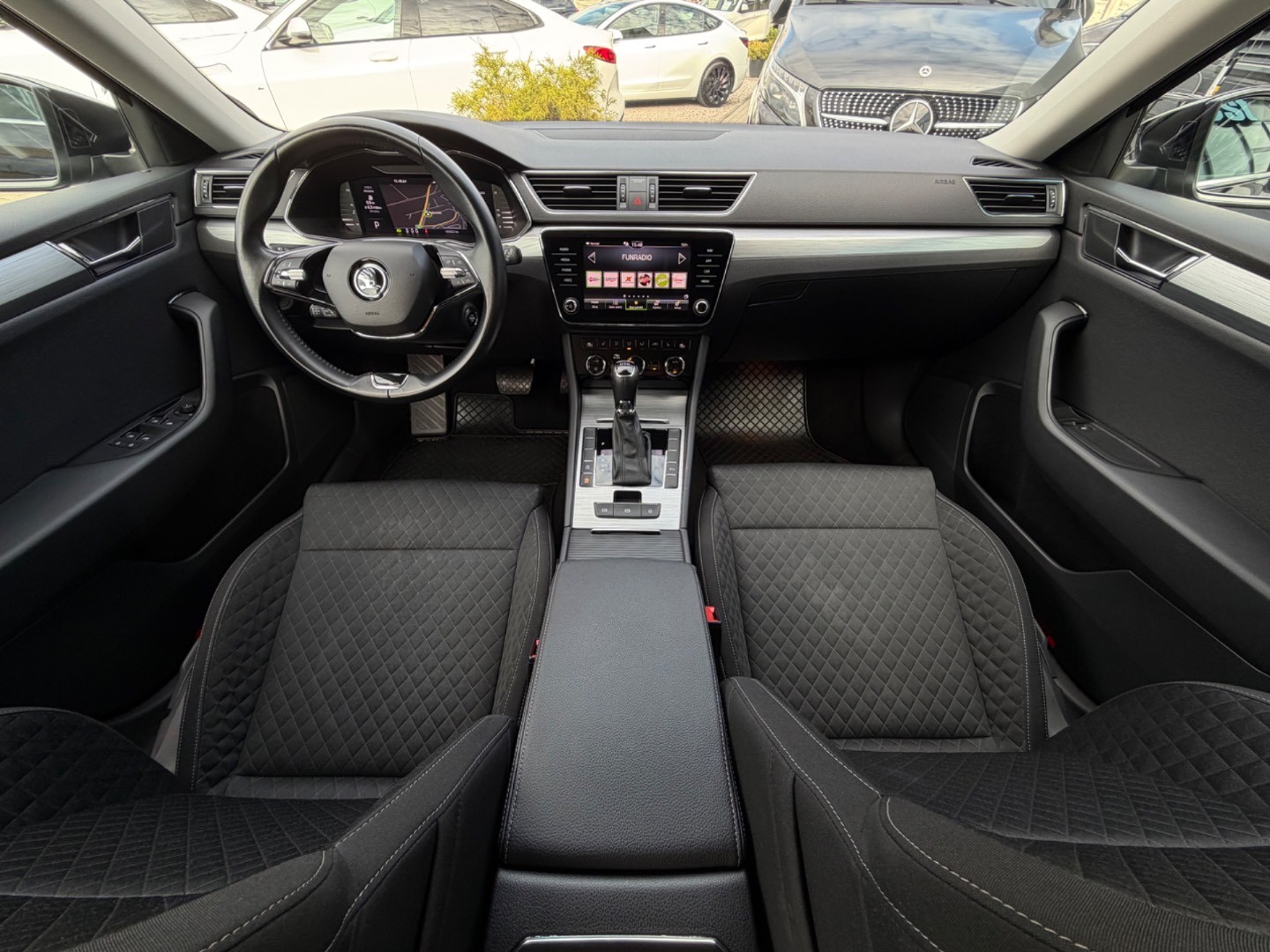 Škoda Superb Combi 2.0TDi DSG Style SK ŠPZ