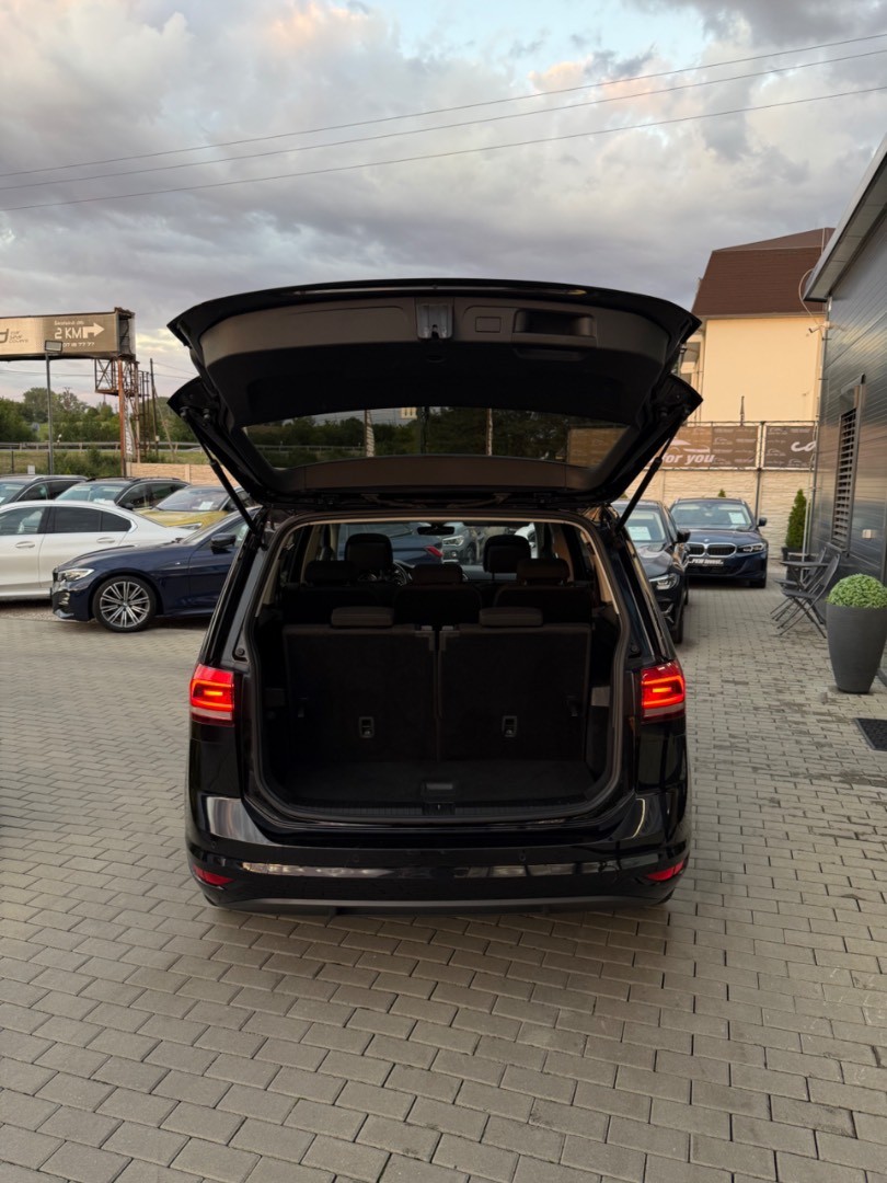 Volkswagen Touran 2.0TDi DSG Highline 7MIESTNY *ŤAŽNÉ*