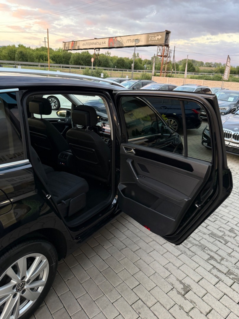 Volkswagen Touran 2.0TDi DSG Highline 7MIESTNY *ŤAŽNÉ*