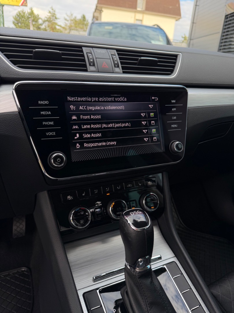 Škoda Superb Combi 2.0TDi DSG Style SK ŠPZ