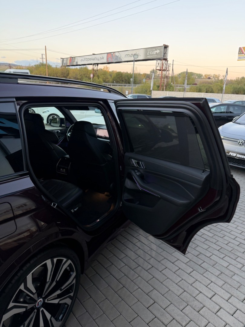 BMW X7 M60i x-Drive M-Sport HEV A/T 7-MIESTNE