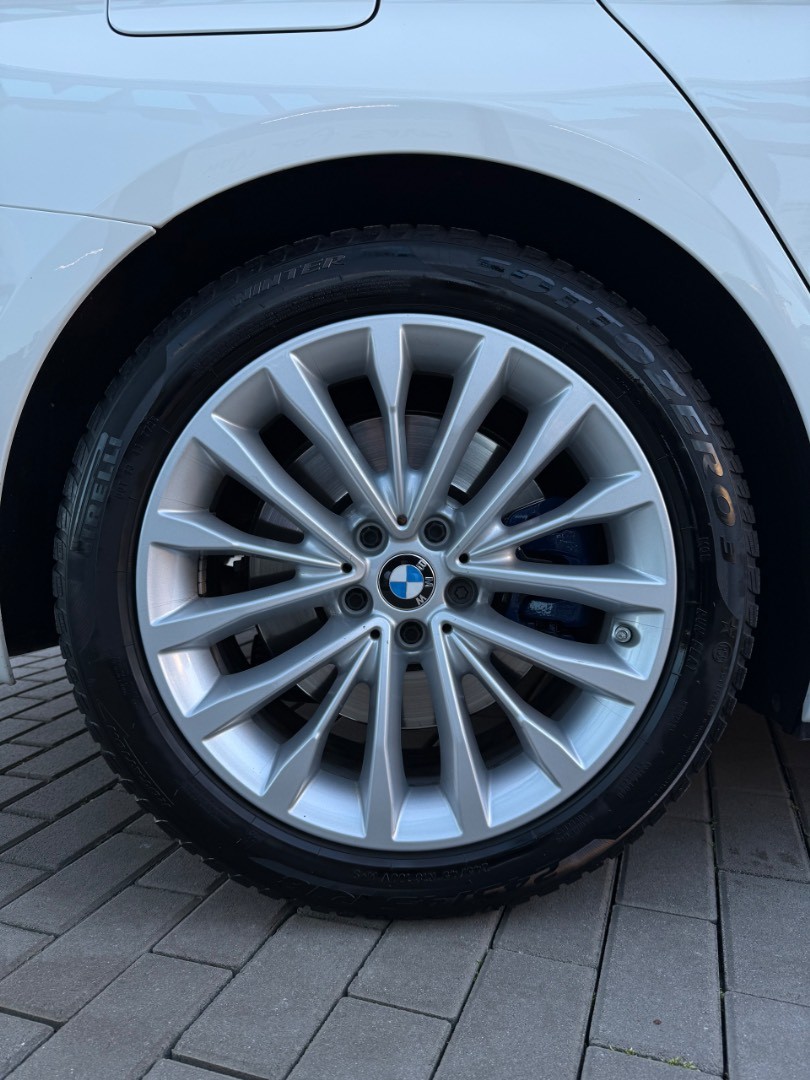 BMW Rad 5 Touring 530d  mHEV x-Drive A/T M-Sport M-sedadlá Edition SK ŠPZ